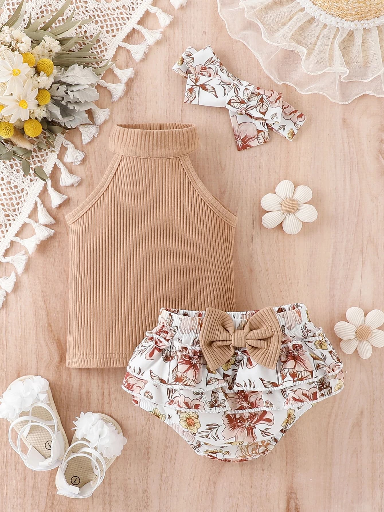 رومبير مع شورت للأميرات بلا أكمام مع إكسسوار للشعر