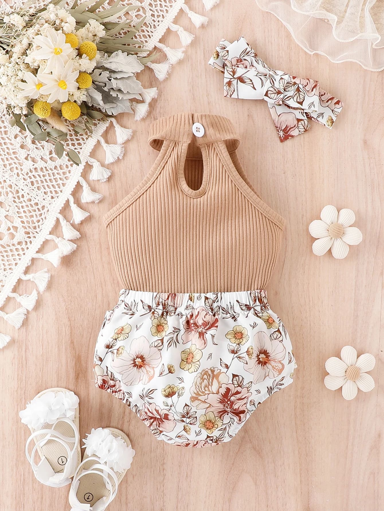 رومبير مع شورت للأميرات بلا أكمام مع إكسسوار للشعر