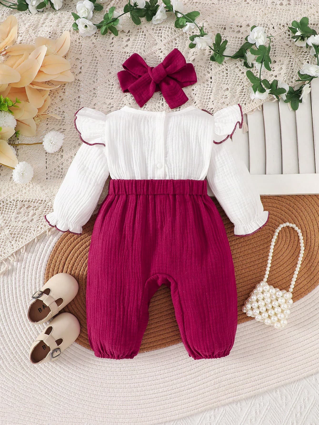 رومبير بناتي باللون الخمري والأبيض مع إكسسوار للشعر