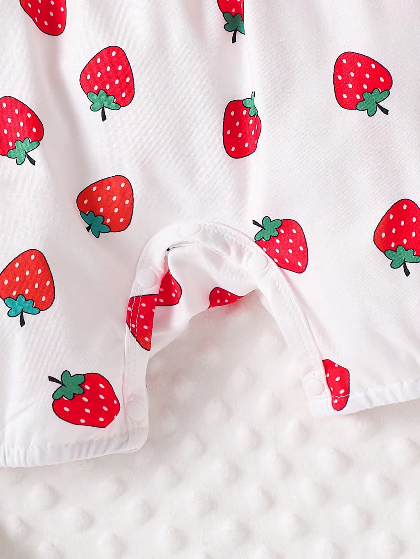 رومبير بناتي بتصميم الفراولة