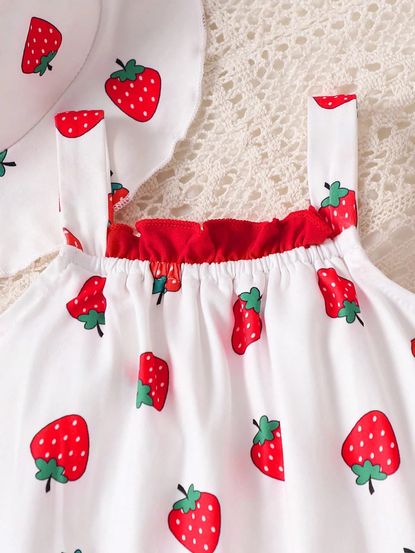 رومبير بناتي بتصميم الفراولة