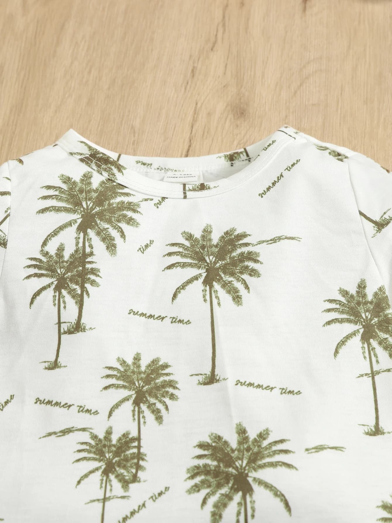 تي شيرت وشورت استوائي