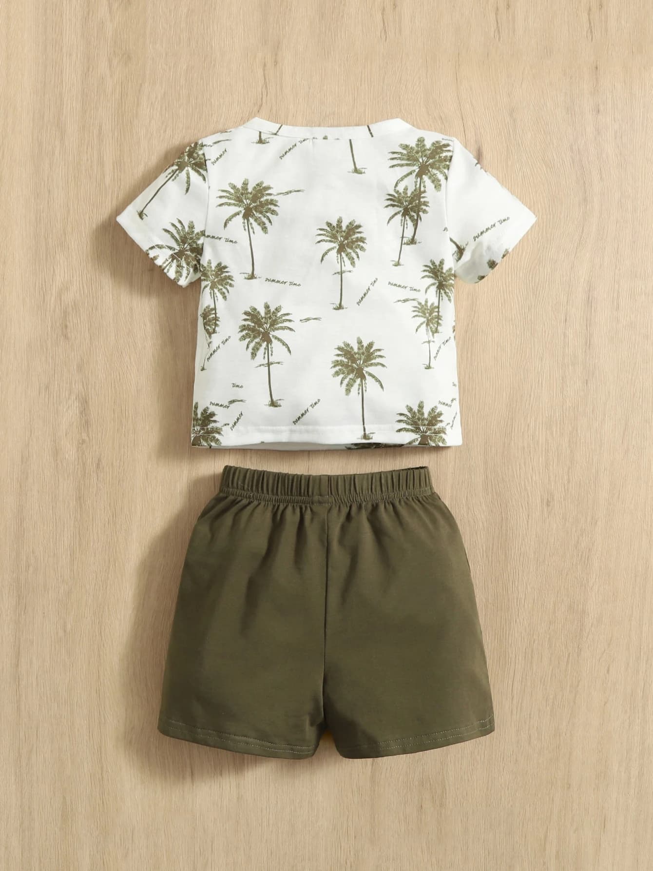 تي شيرت وشورت استوائي