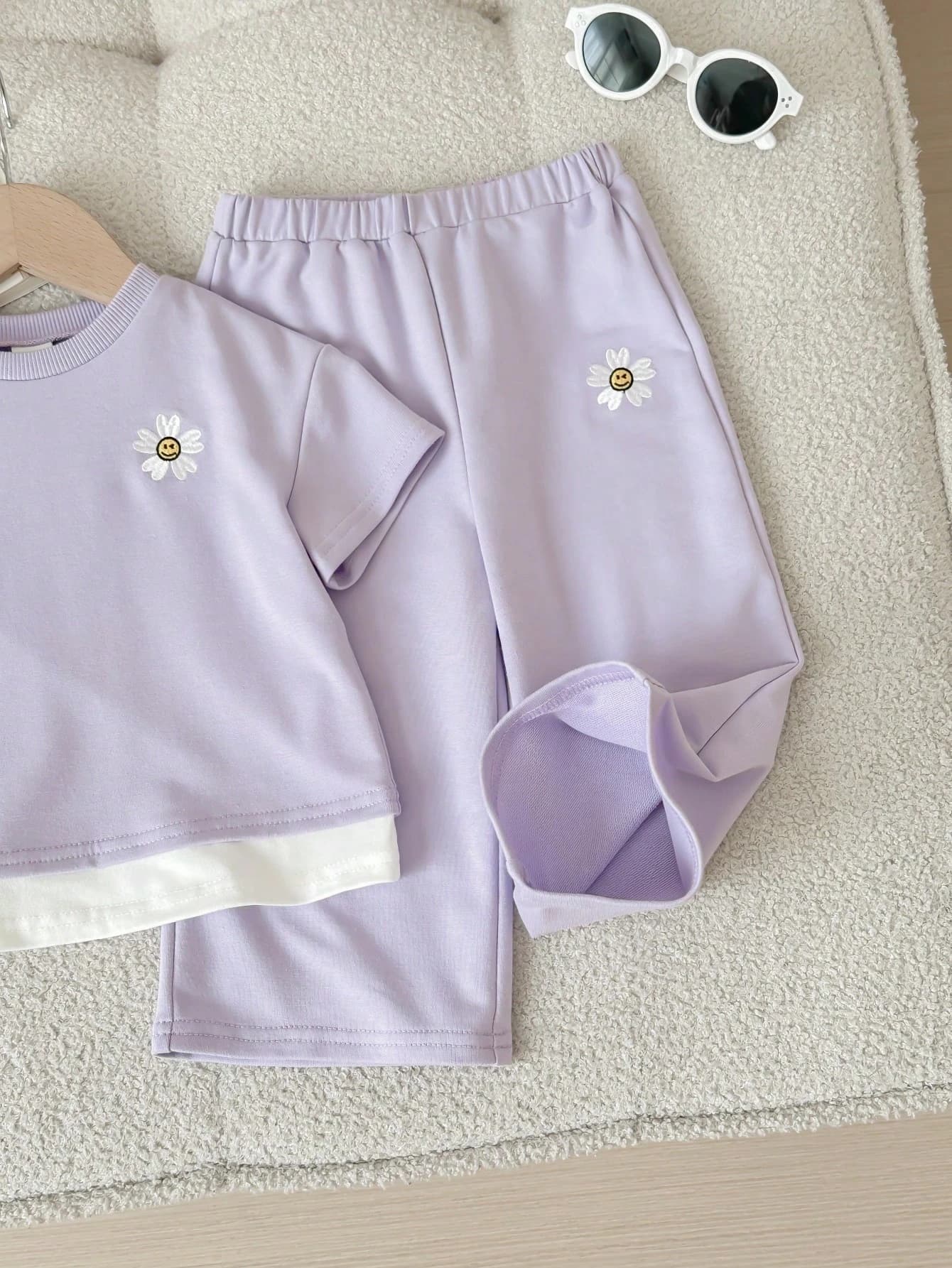 طقم تيشرت بأكمام قصيرة وبنطال ذو خصر مطاطي مزخرف بطباعة الزهور للبنات الصغار