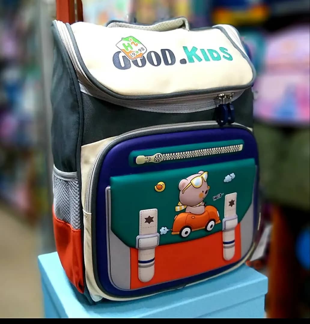 حقيبة مدرسية اجنبي 