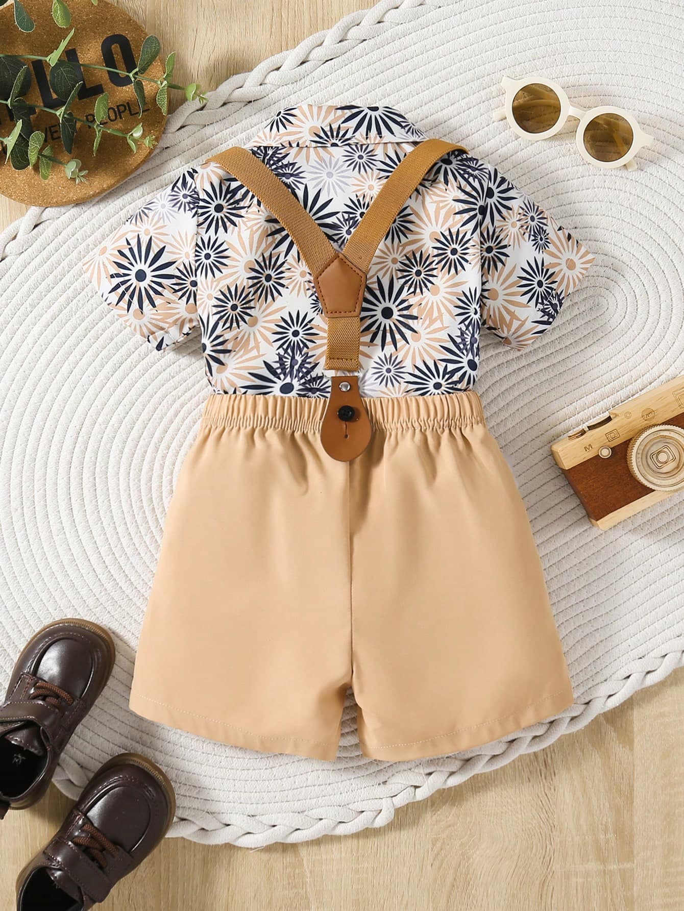 طقم ولادي قميص وصدرية بطبعات زهرية 