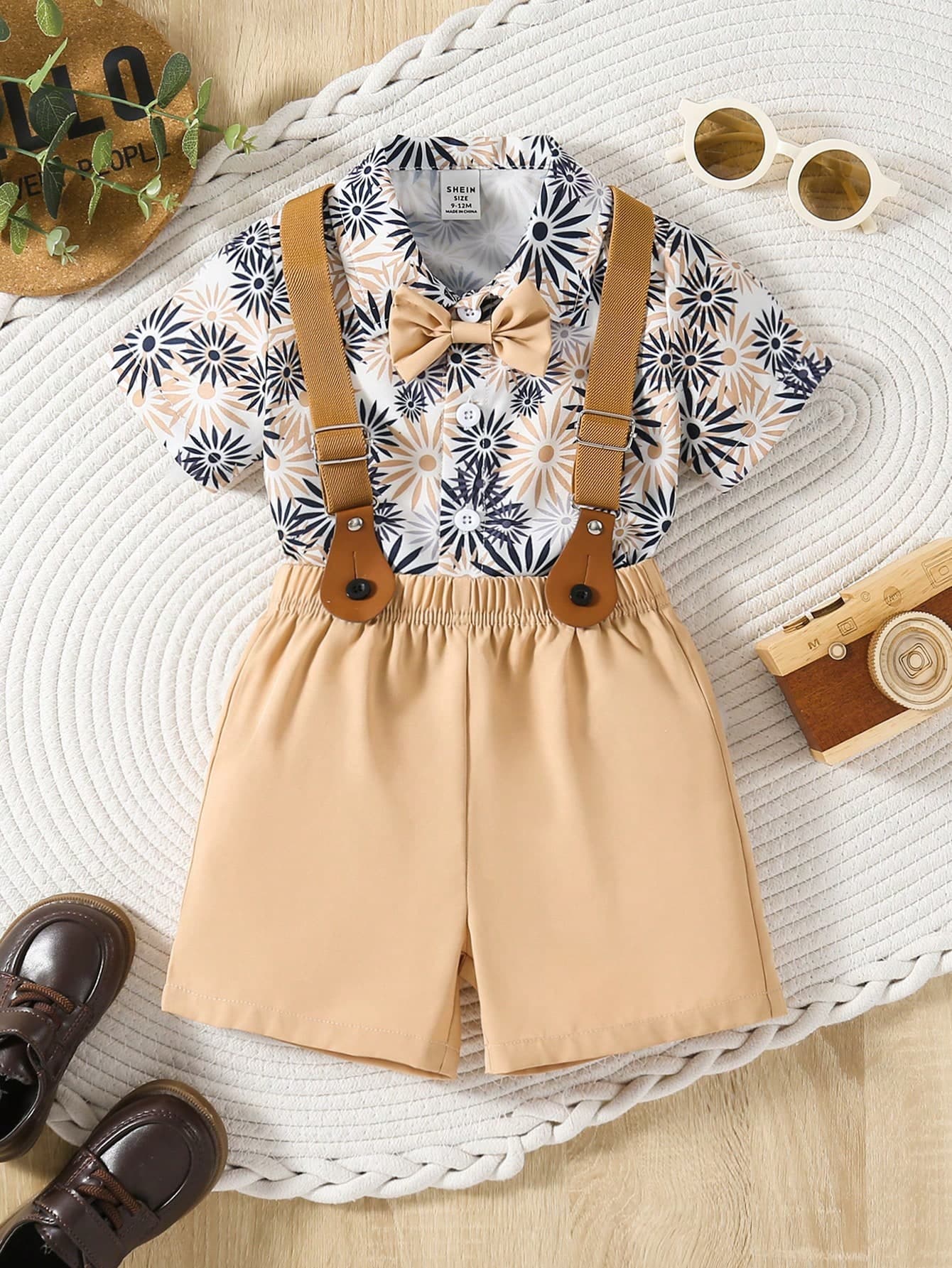 طقم ولادي قميص وصدرية بطبعات زهرية 