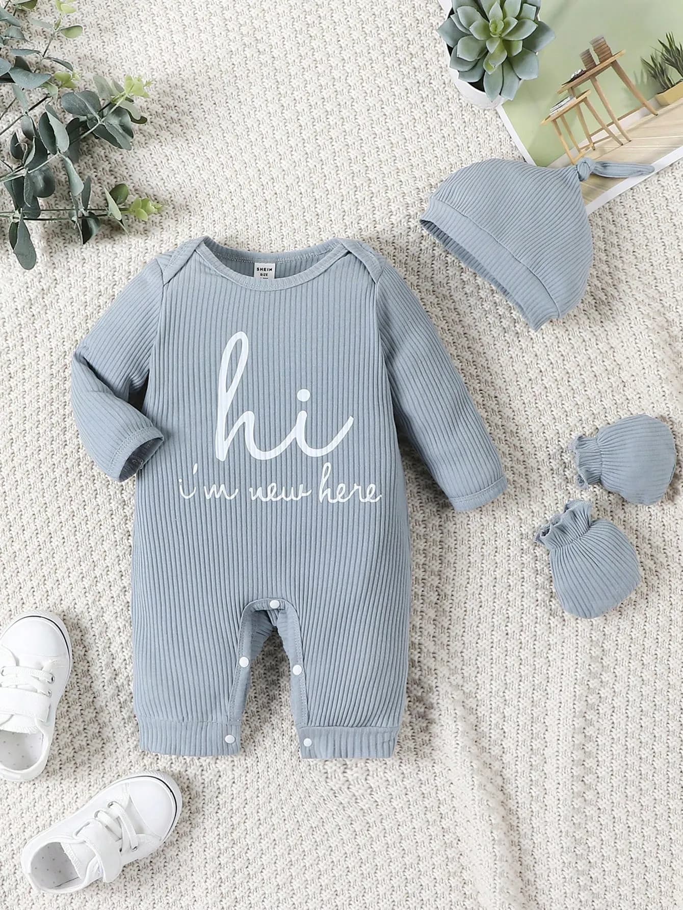 رومبير ولادي مع قفازات وقبعة للأطفال الرضع