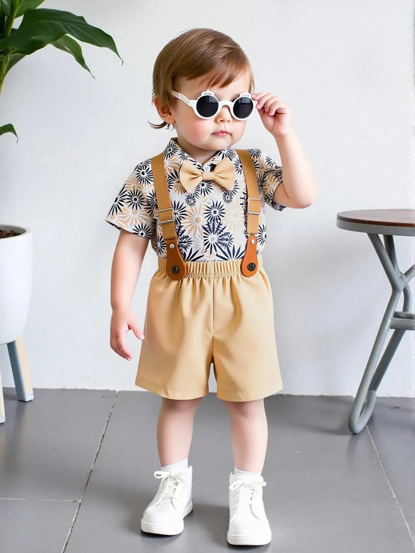 طقم ولادي قميص وصدرية بطبعات زهرية