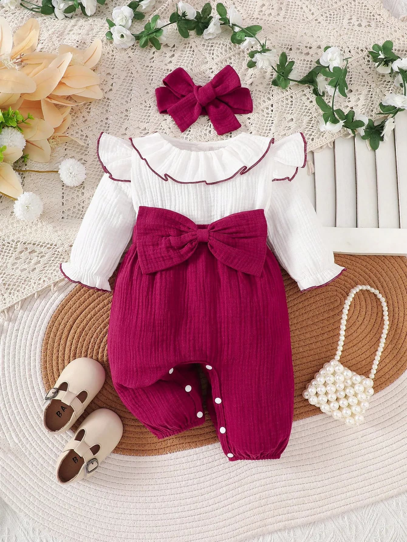 رومبير بناتي باللون الخمري والأبيض مع إكسسوار للشعر