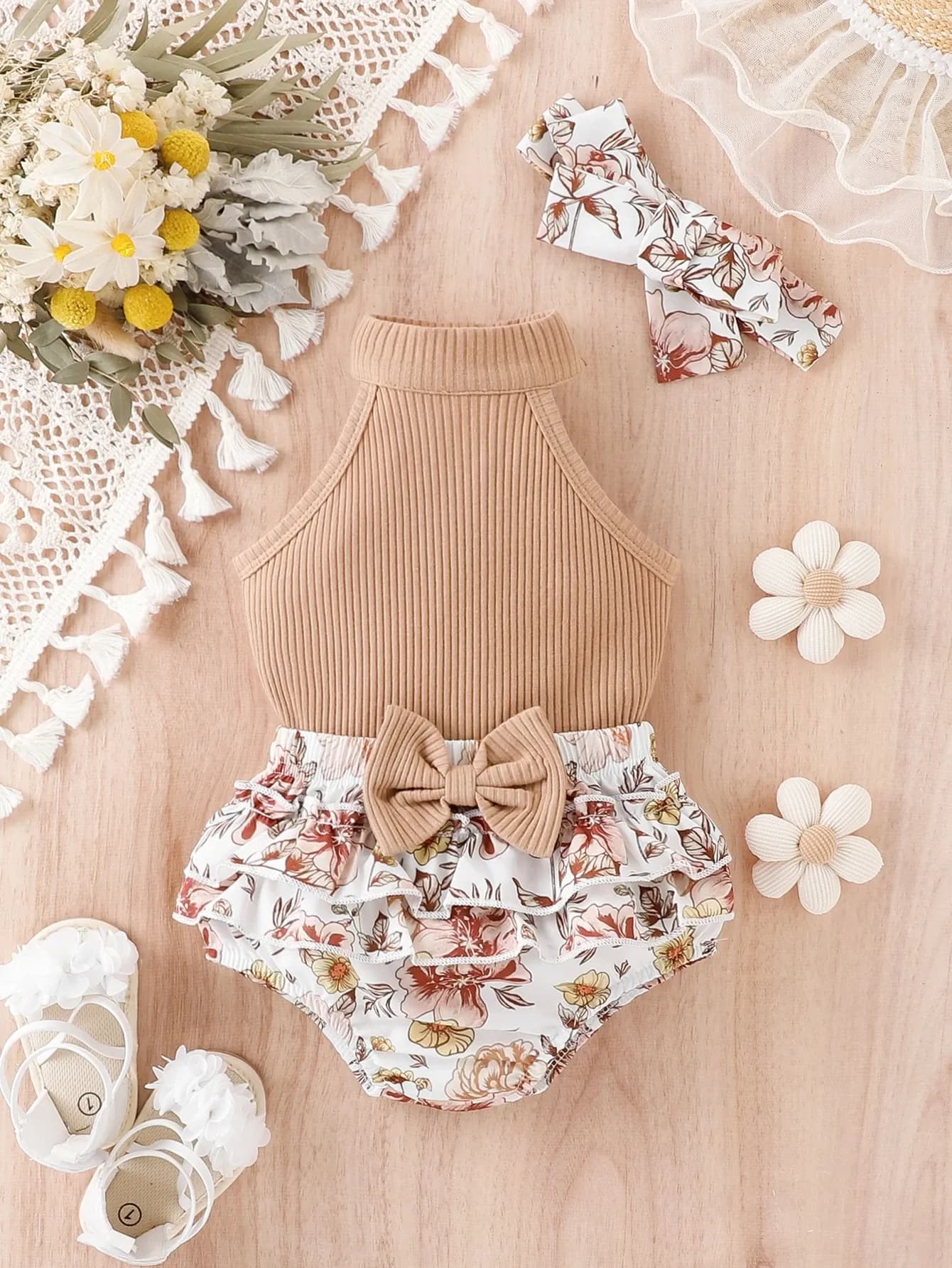 رومبير مع شورت للأميرات بلا أكمام مع إكسسوار للشعر